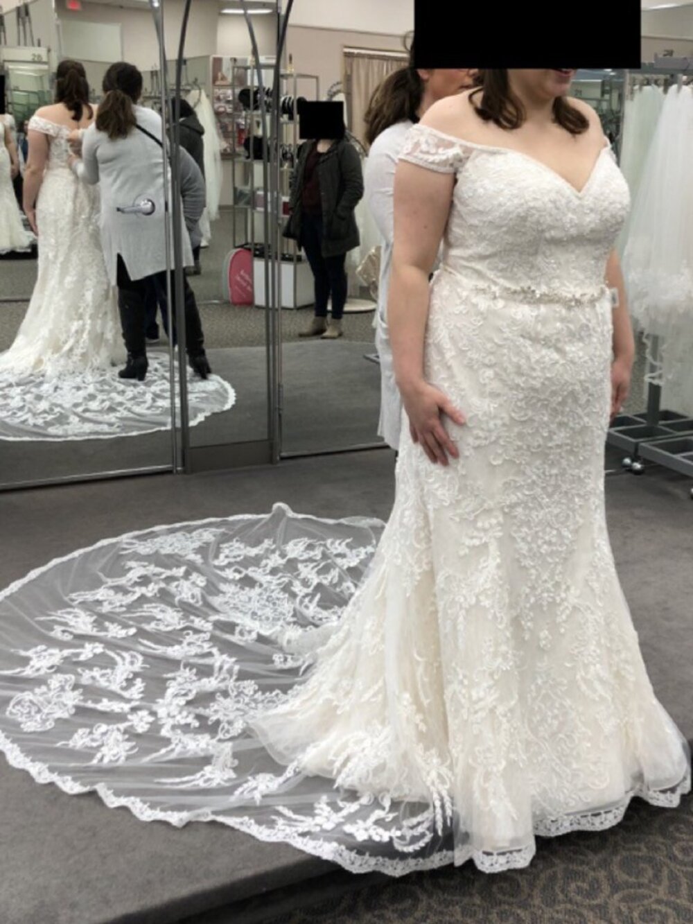 Oleg Cassini size 20 wedding dress in Ivory